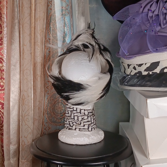 AS•HRO Black and White Feather Ring Hat - Picture 4 of 7